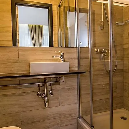 Agora Grand Place Hotel 3*