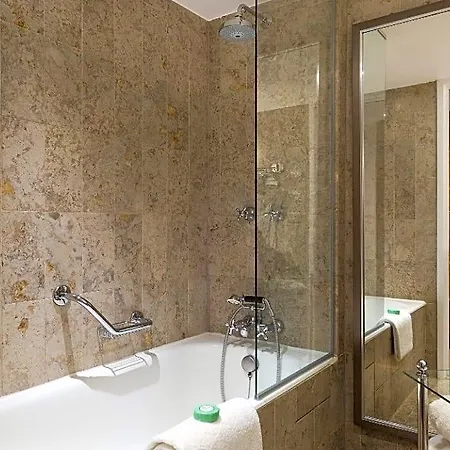 Warwick Grand-place Ξενοδοχείο 4*