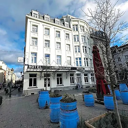 Hotel La Grande Cloche 3*