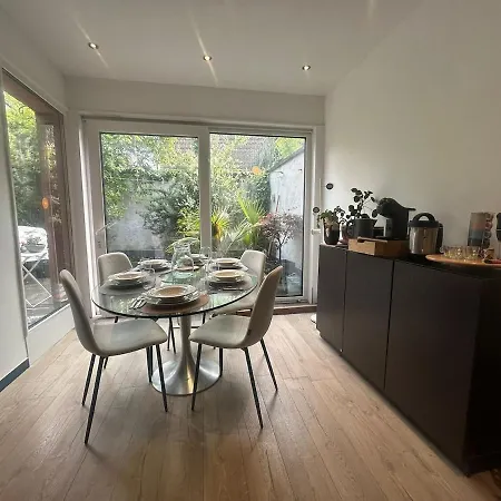 Nyaraló Spacious Family For 6 To 8 Guests With 3 Bedrooms And 2 Bathrooms Between Center And Airport *