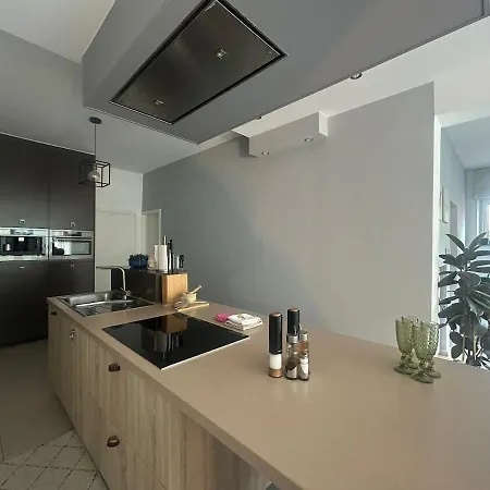 Spacious Family For 6 To 8 Guests With 3 Bedrooms And 2 Bathrooms Between Center And Airport Holiday home Brussels