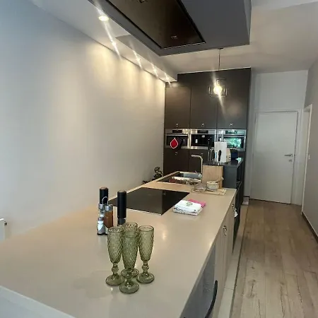 Spacious Family For 6 To 8 Guests With 3 Bedrooms And 2 Bathrooms Between Center And Airport Brussels