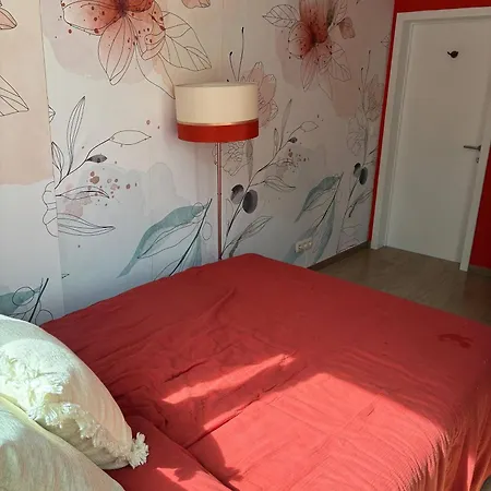 Tastefully-decorated Bedroom With Garden Access 3* Brüssel