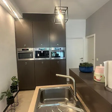 Spacious Family For 6 To 8 Guests With 3 Bedrooms And 2 Bathrooms Between Center And Airport Brussels