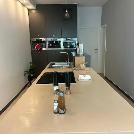 Spacious Family For 6 To 8 Guests With 3 Bedrooms And 2 Bathrooms Between Center And Airport