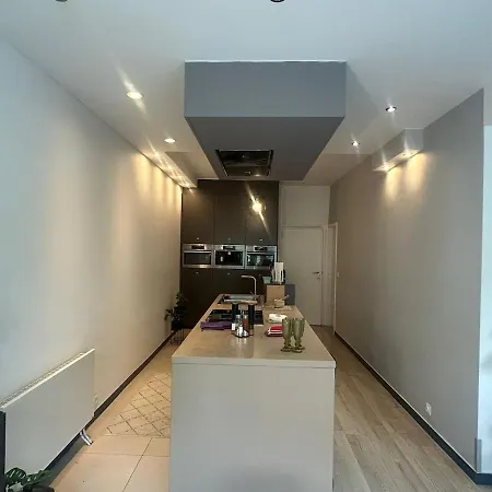Spacious Family For 6 To 8 Guests With 3 Bedrooms And 2 Bathrooms Between Center And Airport