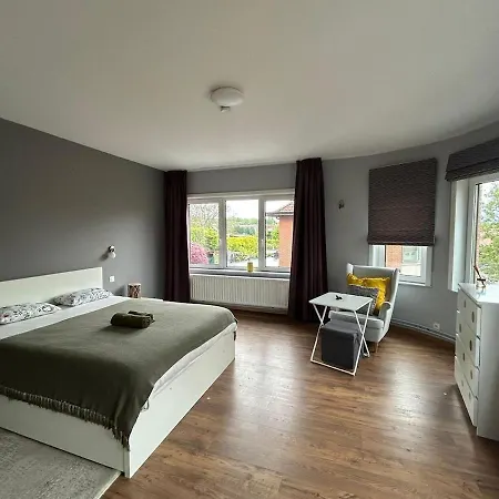 Spacious Family For 6 To 8 Guests With 3 Bedrooms And 2 Bathrooms Between Center And Airport Holiday home Brussels