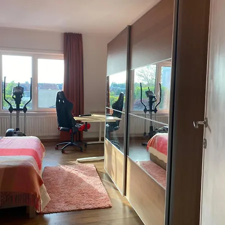 Spacious Family For 6 To 8 Guests With 3 Bedrooms And 2 Bathrooms Between Center And Airport Holiday home *