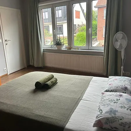 Spacious Family For 6 To 8 Guests With 3 Bedrooms And 2 Bathrooms Between Center And Airport