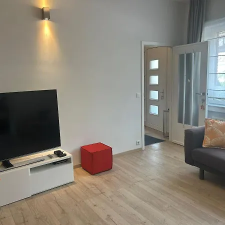 Spacious Family For 6 To 8 Guests With 3 Bedrooms And 2 Bathrooms Between Center And Airport Holiday home *