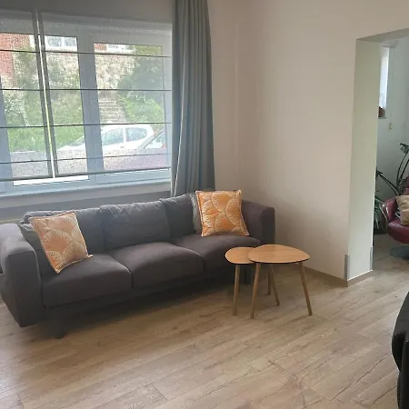 Spacious Family For 6 To 8 Guests With 3 Bedrooms And 2 Bathrooms Between Center And Airport
