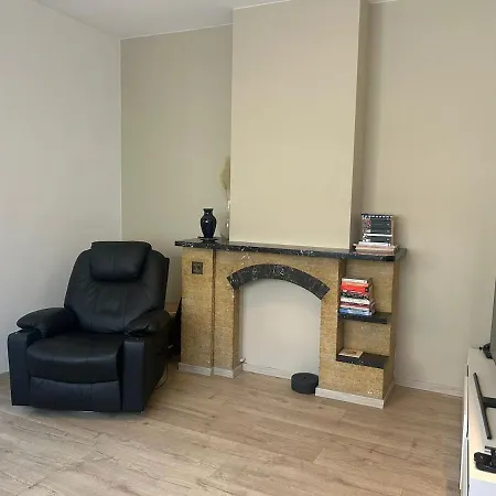 Spacious Family For 6 To 8 Guests With 3 Bedrooms And 2 Bathrooms Between Center And Airport Holiday home Brussels