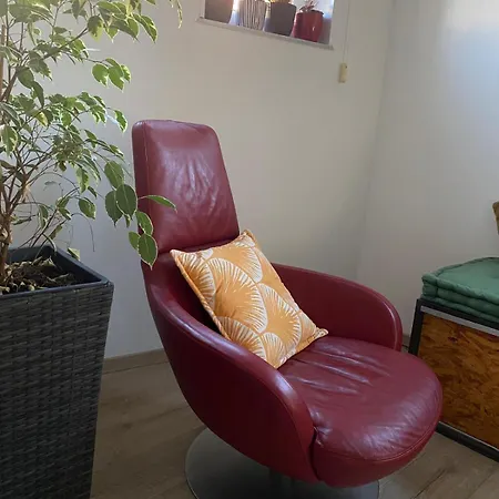 Spacious Family For 6 To 8 Guests With 3 Bedrooms And 2 Bathrooms Between Center And Airport Brussels
