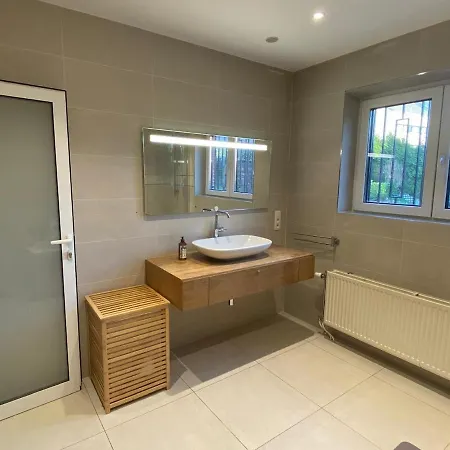 Spacious Family For 6 To 8 Guests With 3 Bedrooms And 2 Bathrooms Between Center And Airport Brussels