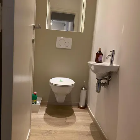 Spacious Family For 6 To 8 Guests With 3 Bedrooms And 2 Bathrooms Between Center And Airport *