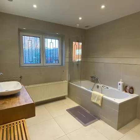 Holiday home Spacious Family For 6 To 8 Guests With 3 Bedrooms And 2 Bathrooms Between Center And Airport Brussels