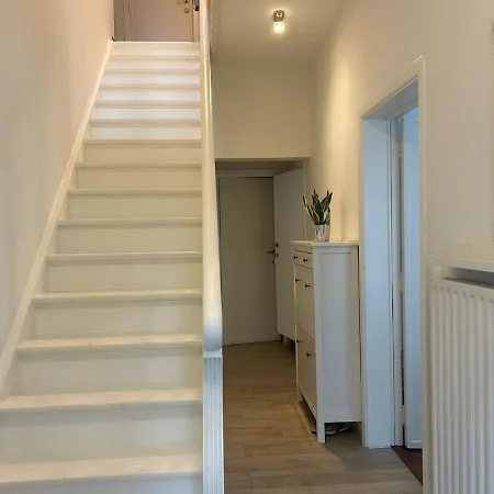 Spacious Family For 6 To 8 Guests With 3 Bedrooms And 2 Bathrooms Between Center And Airport Brussels