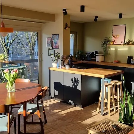 Apartment Charming 2-bedroom With Big Balcony