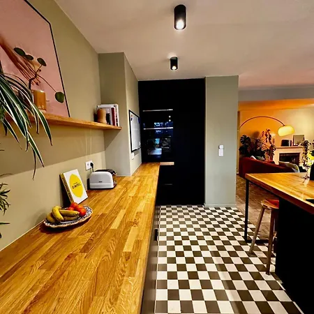 Charming 2-bedroom With Big Balcony Apartment *