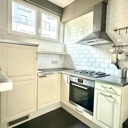 3 Min To The Grand-place - 5 Min To Manneken Pis & Sleeps 6 People Apartment Brussels