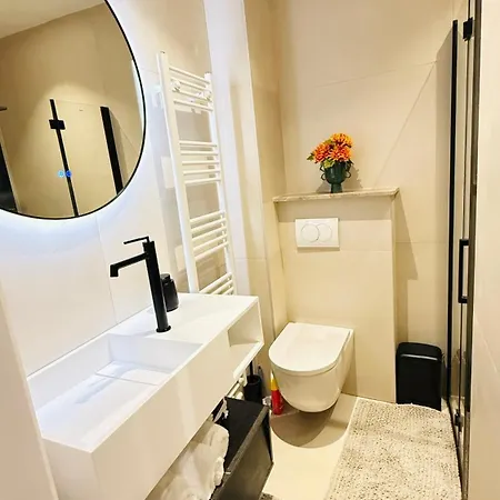 Designer With Private Garden Peaceful Haven Apartment *