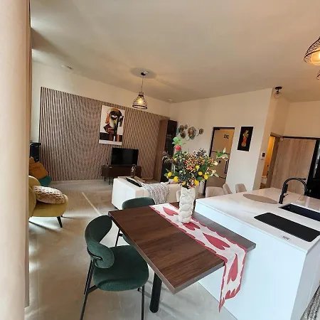 Bright & Stylish 2br Quiet Terrace Apartment *