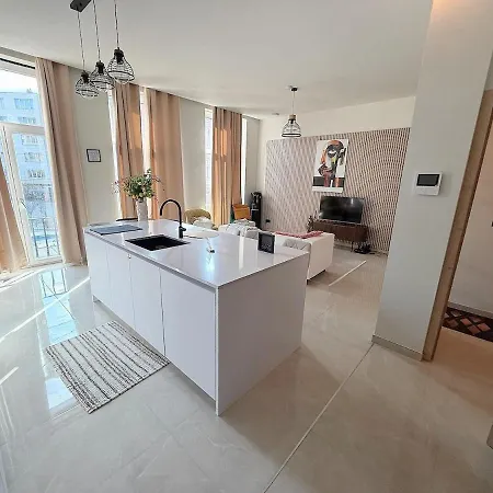 Bright & Stylish 2br Quiet Terrace *