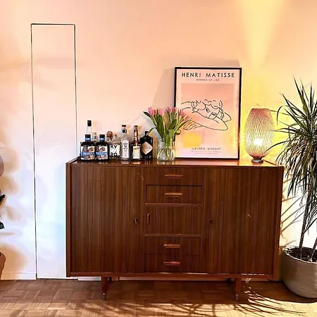 Charming 2-bedroom With Big Balcony *