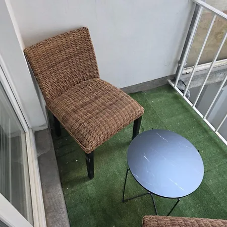 Magnifique Sur Louise Apartment