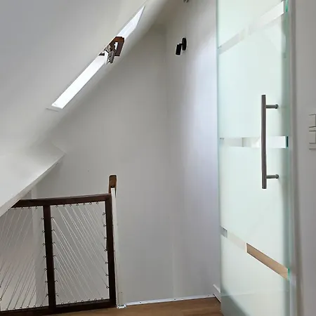 Therooftopuccle Apartment