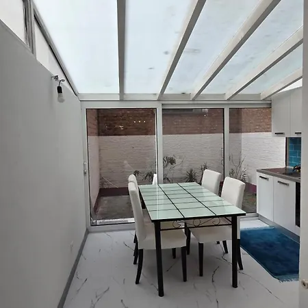 Magnifique Sur Louise Apartment *