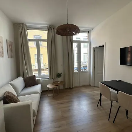 Cozy Nest Apartment *