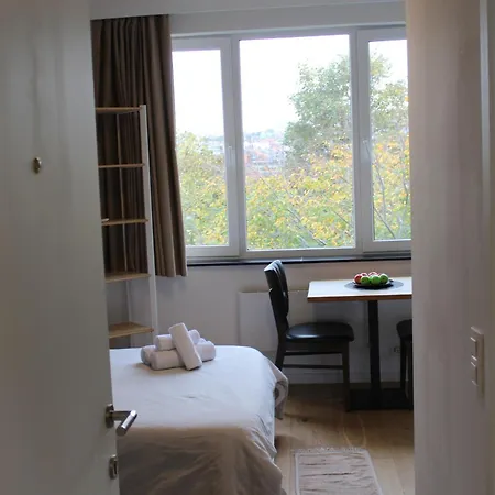 Elegant Renovated Studio, Center Bryssel