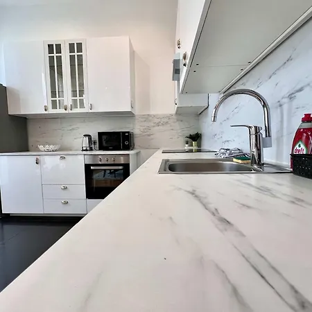 Apartment Family & Cosy For Up To 9 Guests Near Midi Station