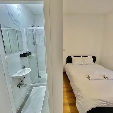 Spacious For 6 Nr Center Of