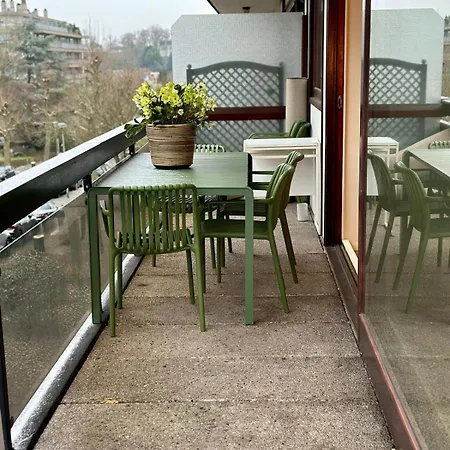 Apartment Charming 2-bedroom With Big Balcony