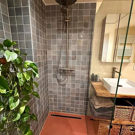 Charming 2-bedroom With Big Balcony Apartment *