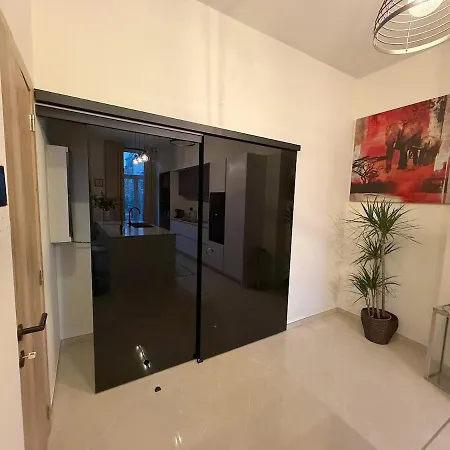 Bright & Stylish 2br Quiet Terrace Apartment