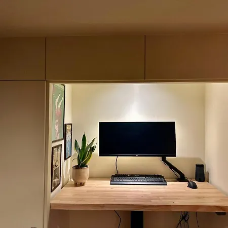 Apartment Charming 2-bedroom With Big Balcony