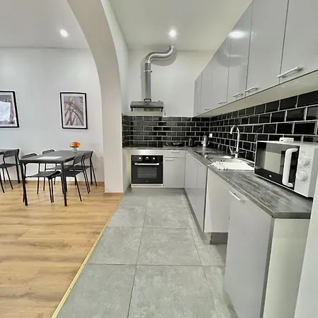 Apartment Spacious For 6 Nr Center Of *