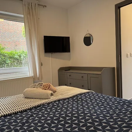 Lägenhet Luxueux Calme Avec Jardin & Terrasse Metro Direct Centre De Bryssel
