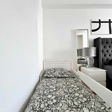 Apartment Family & Cosy For Up To 9 Guests Near Midi Station Brussels