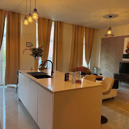 Bright & Stylish 2br Quiet Terrace
