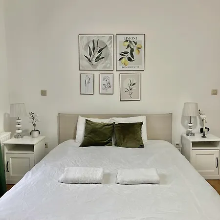 Spacious For 6 Nr Center Of