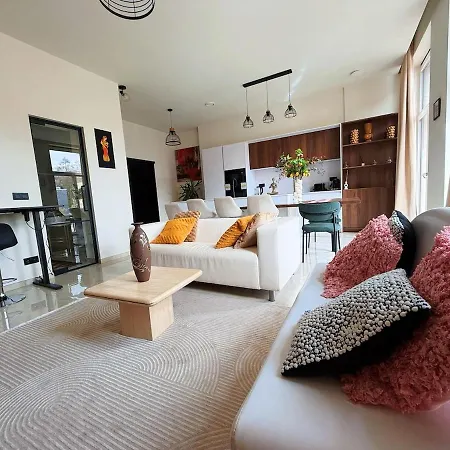Bright & Stylish 2br Quiet Terrace *