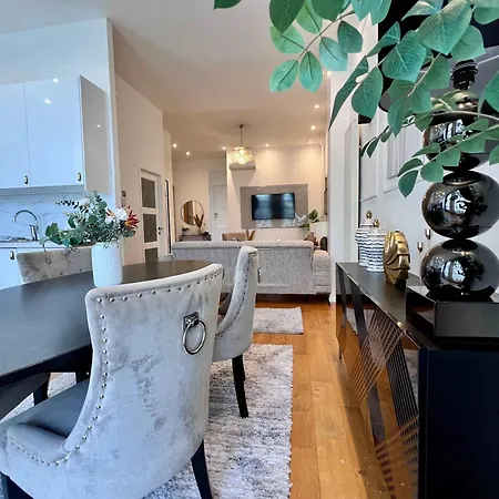 Apartment Family & Cosy For Up To 9 Guests Near Midi Station