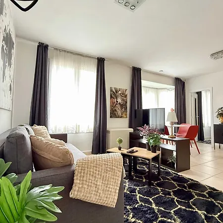 & Elegant Close To The European Parliament Bryssel