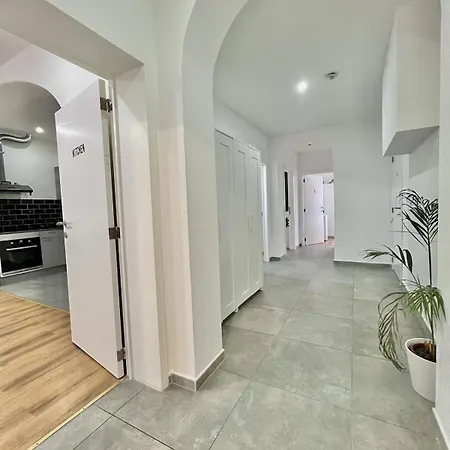 Apartment Spacious For 6 Nr Center Of