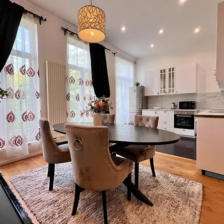 Apartment Family & Cosy For Up To 9 Guests Near Midi Station *