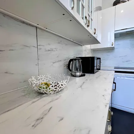 Apartment Family & Cosy For Up To 9 Guests Near Midi Station *